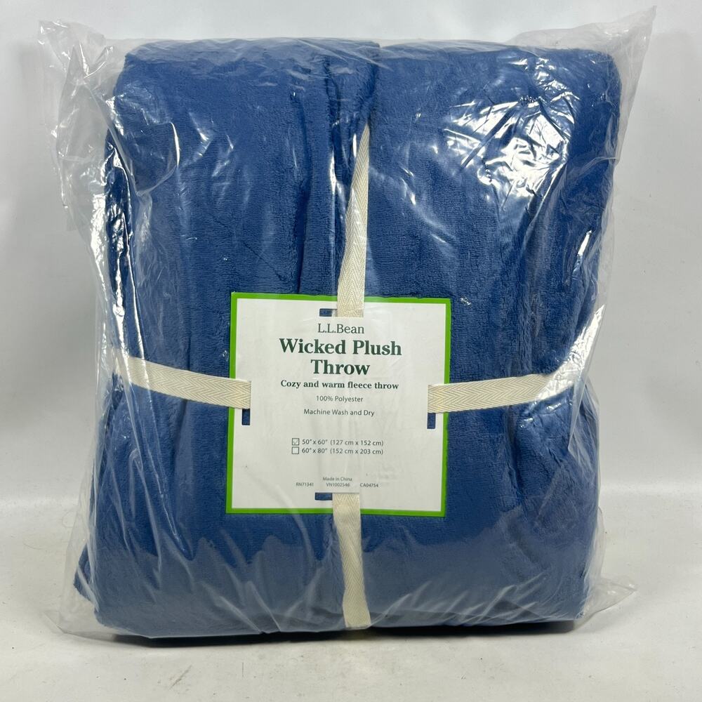 LL BEAN Wicked Plush Throw Large 50"x60" Cozy Warm Fleece Deep Blue NEW
